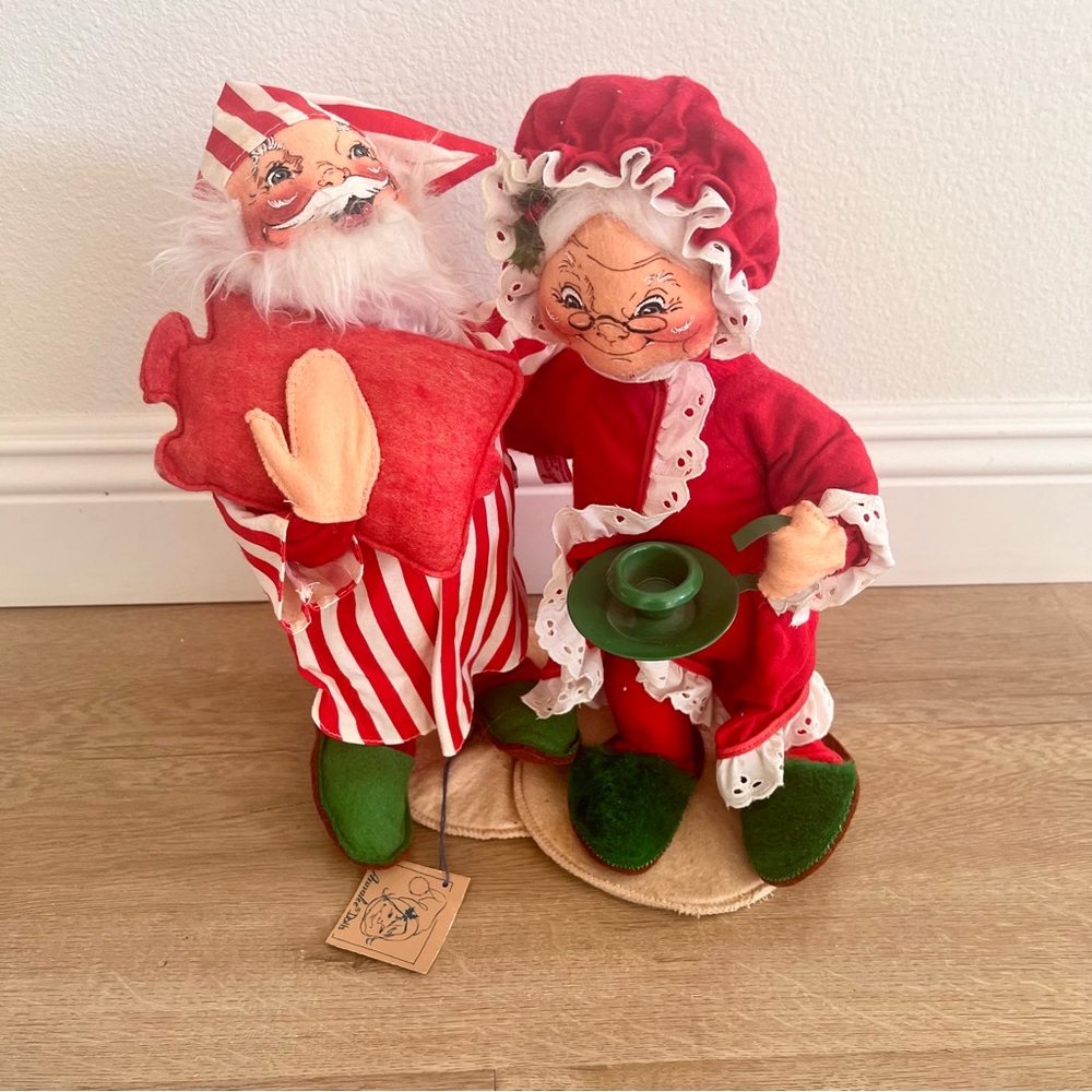 Vintage ANNALEE MOBILITEE DOLLS SANTA & MRS. CLAUSE STRIPED PJ’s & Candle Holder